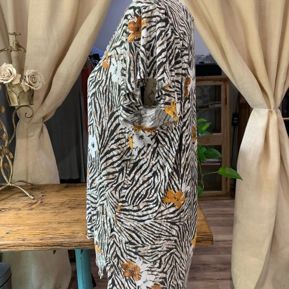 t.la zebra floral shirt - Picture 2 of 4